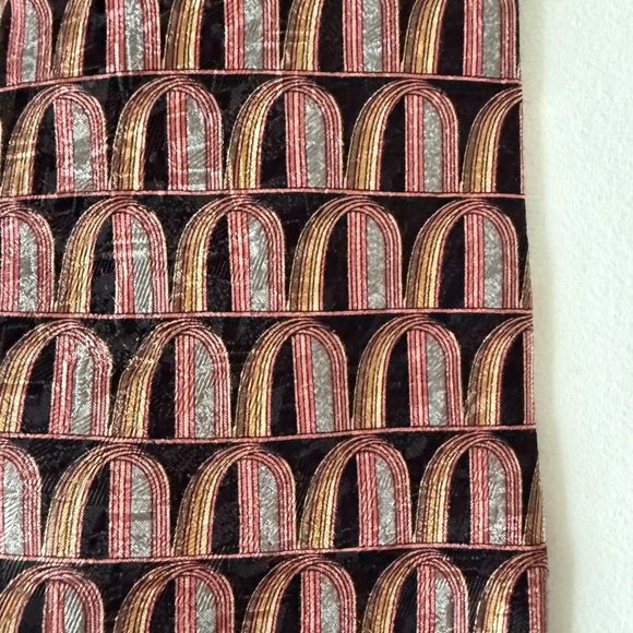 Ermenegildo Zegna Silk Tie Black with Rose & Gold Arch Pattern – Made in Italy - Picture 5 of 7